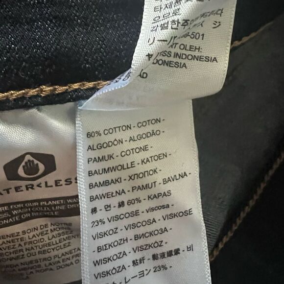 Levi's Classic Bermuda Shorts- 22W - Picture 7 of 7